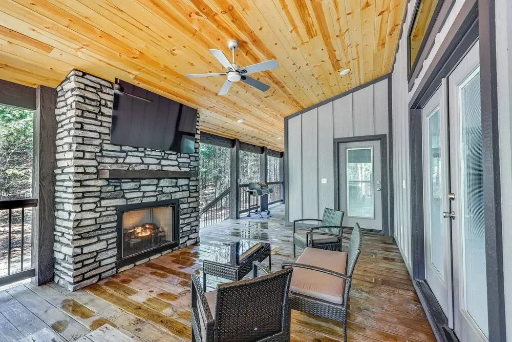 Near New Casino: Broken Bow Cabin w/ Hot Tub