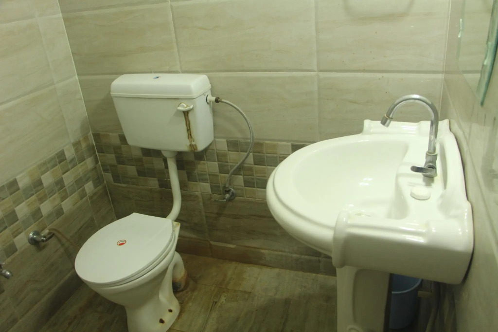 Hotel J M D Palace