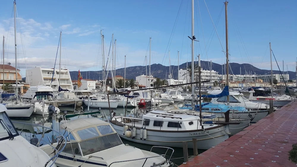 House With 2 Bedrooms in Roses, With Wonderful sea View, Pool Access a