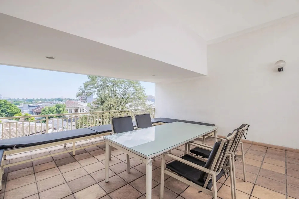 Micasa Residence by OYO Rooms