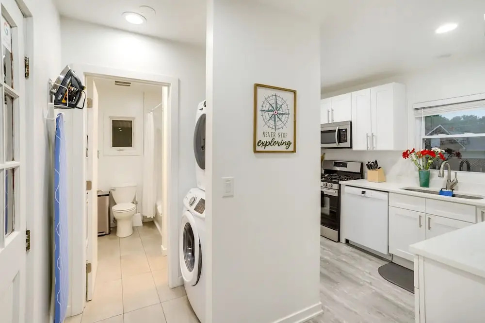 South Haven Oasis - Private Hot Tub, Pool & Grill!