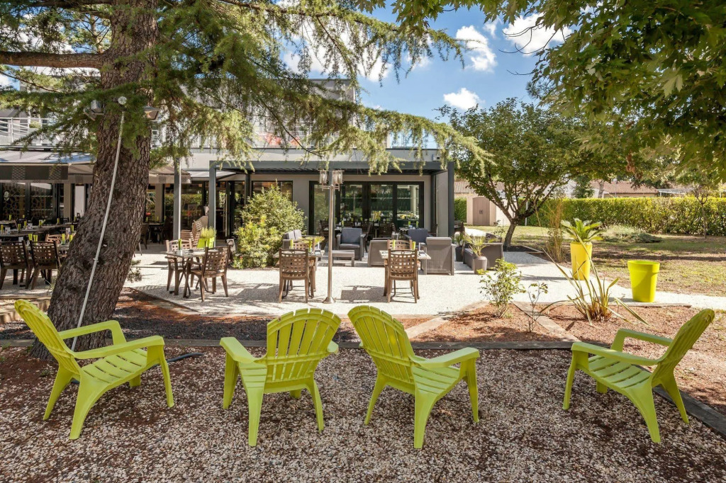 Logis Hotel Restaurant & SPA Au Comte dOrnon
