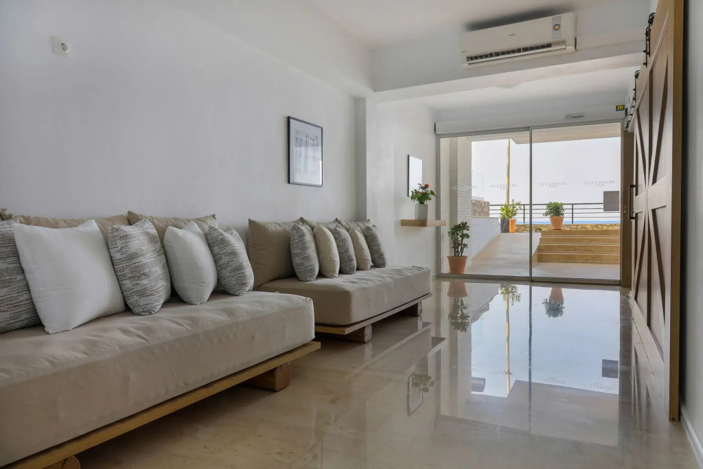 Sea Breeze Hotel