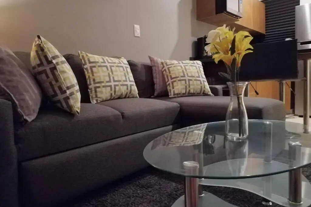 Modern 1 bedroom suite by beach Great location!