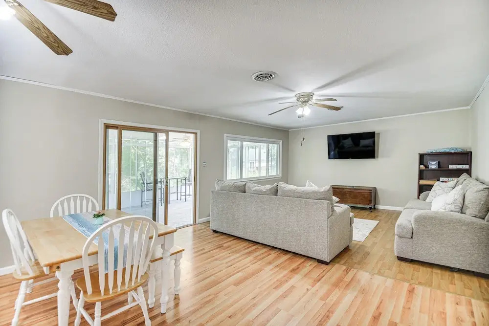 Pet-friendly Virginia Beach Abode w/ Deck & Grill!