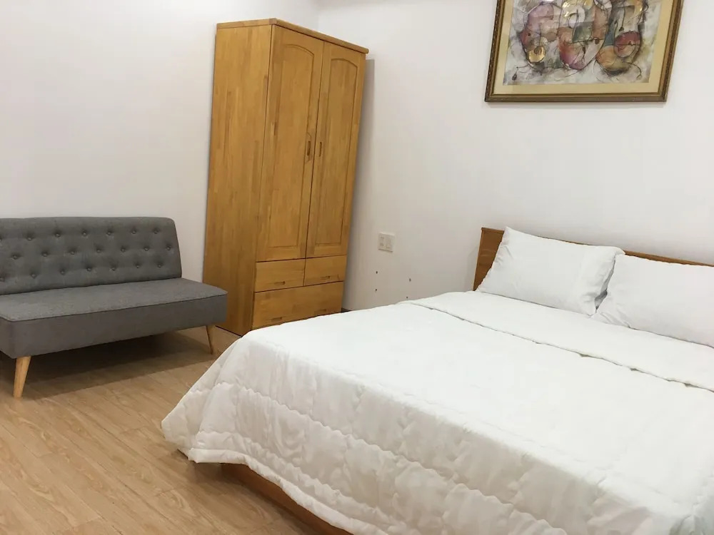 Smiley Apartment 11