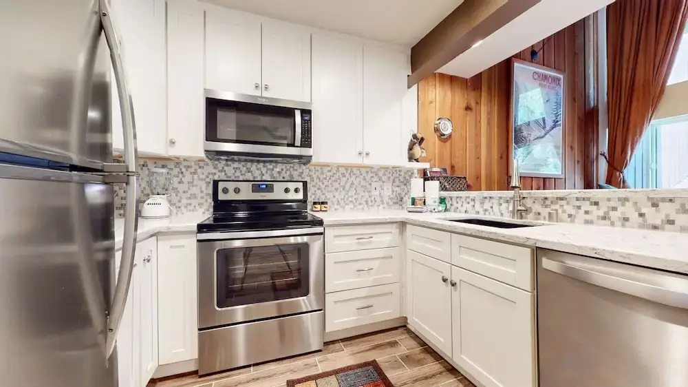 Mammoth Ski & Racquet Club #118 2 Bedroom Condo by RedAwning