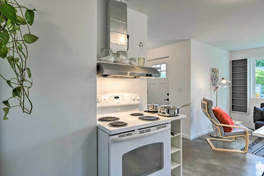 Bright Seattle Cottage w/ Private Backyard Access!