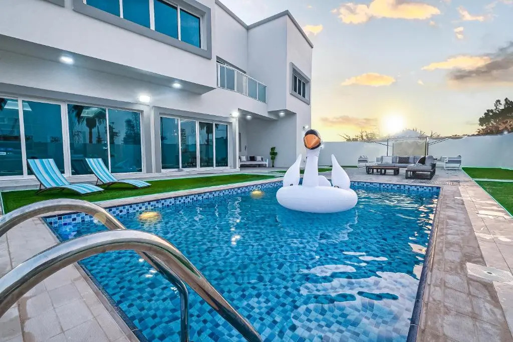 Luxury Modern White Villa on Island 9,500 sqft