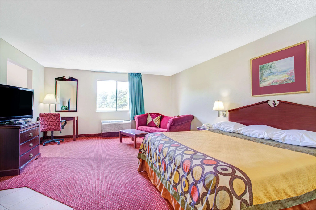 Super 8 by Wyndham Clinton