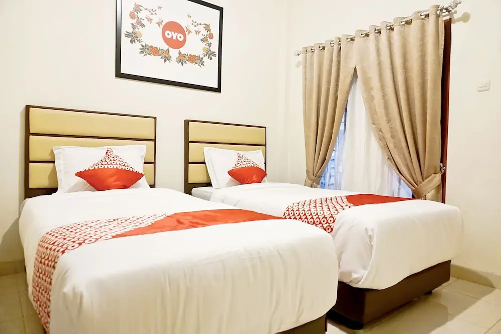 Oyo 1076 Dmc Homestay