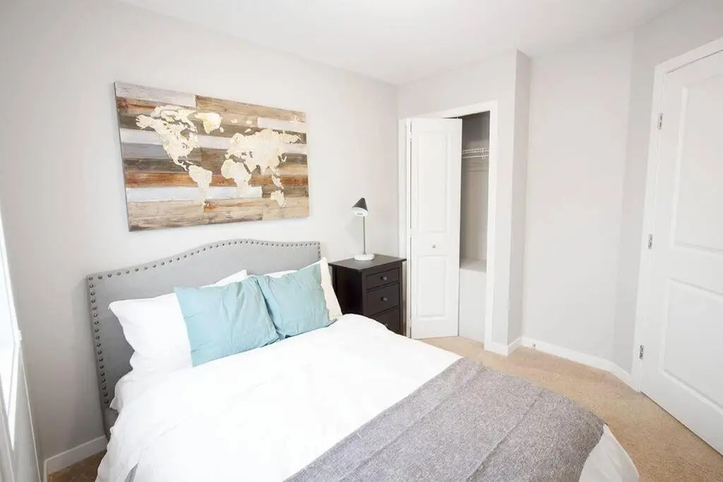 Beautiful South Winnipeg 4 Bdrm 2 Bath Townhouse