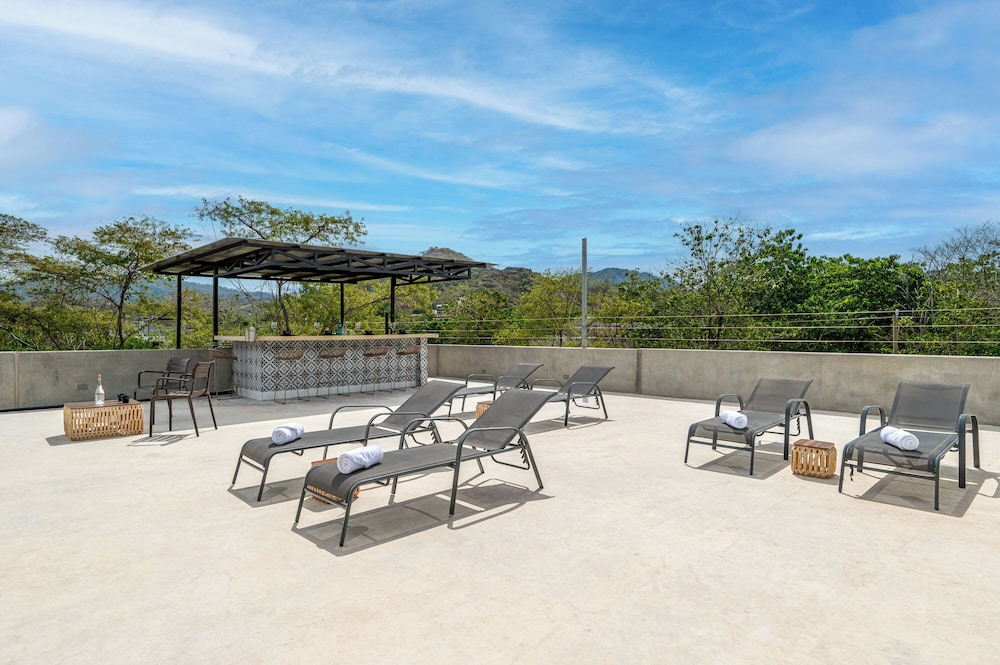Nelblu Flamingo Suites