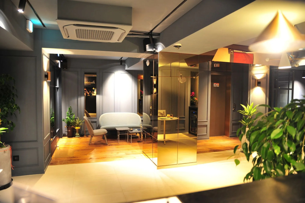 Dominique Hotel