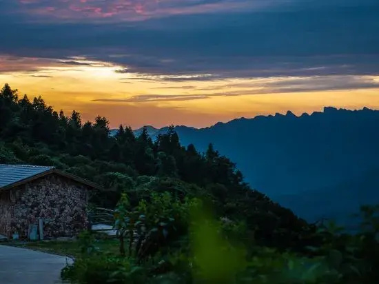 ZhangJiaJieBanpol· Huiwang Mountain Residence Homestay (Zhangjiajie Forest Park Store)