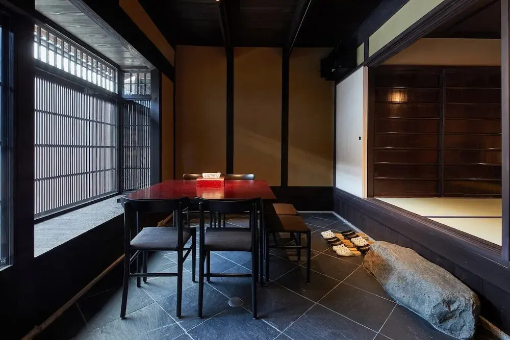 Kyoto Urushiro Wakasaya