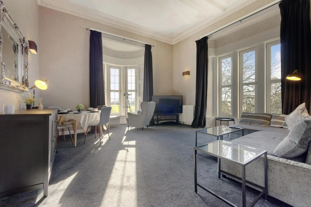 Beautiful 2 to 3 bed apartment with stunning views!