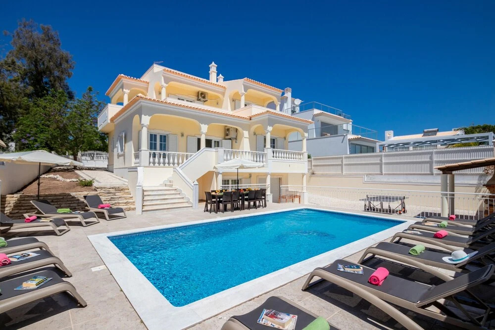 Villa Casa Castelo - Refúgio com piscina aquecível e BBQ na Galé, Albufeira