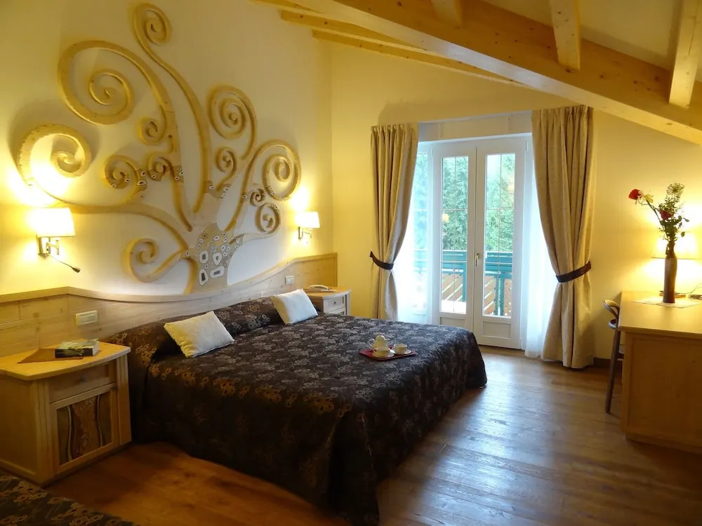 Alledolomiti Boutique Lake Hotel
