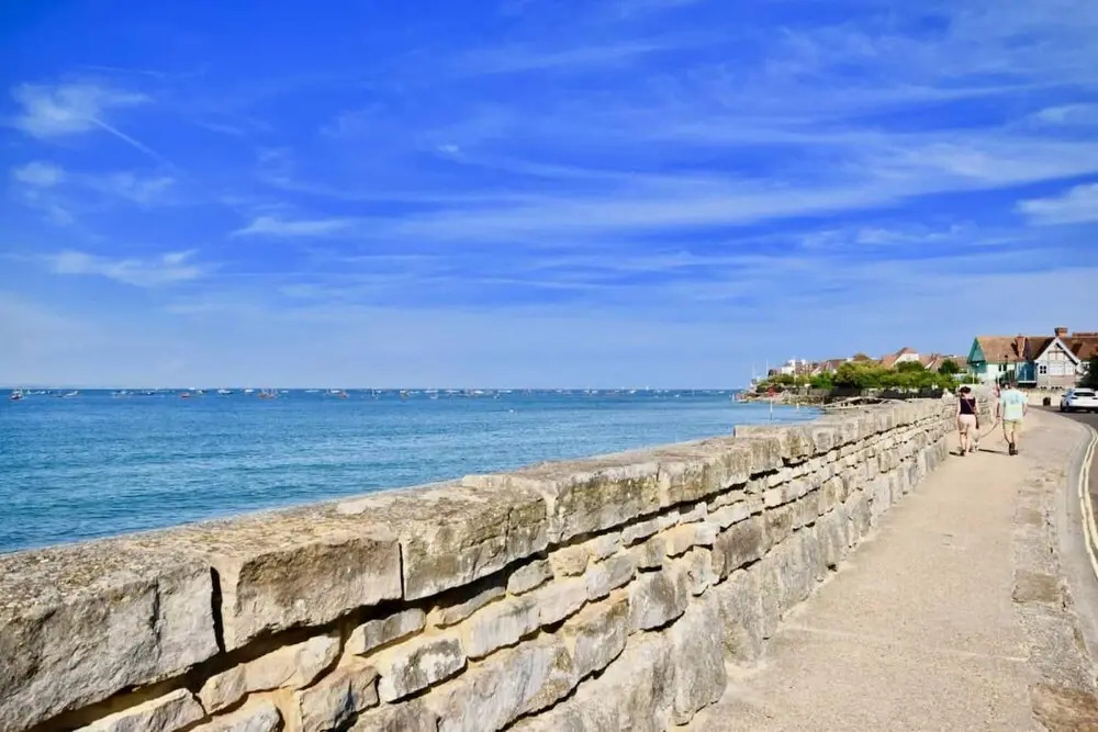 Seashells Dog Friendly Seaview Beach Chalet Sleeps 4 Beach Opposite