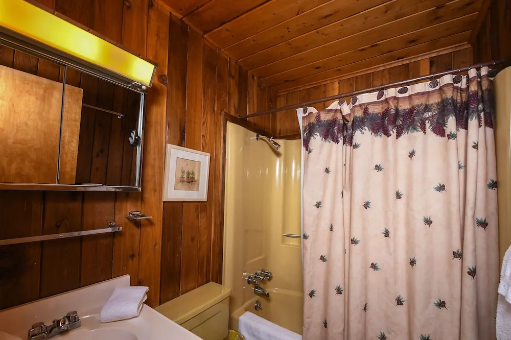 Creekside Cove 4 Bedroom House