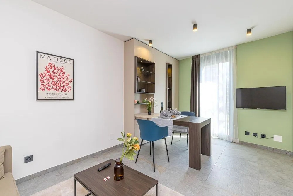 Icon H 306 Suite Micro-living