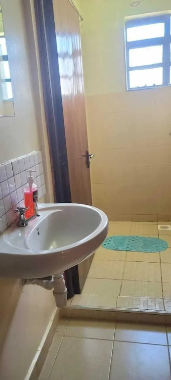 Lux Suites Kitengela Getaway Apartment