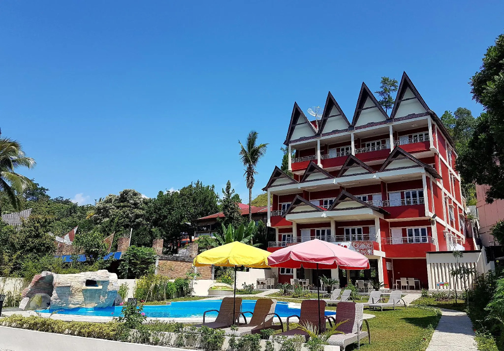 Zoé’s Paradise Waterfront Hotel