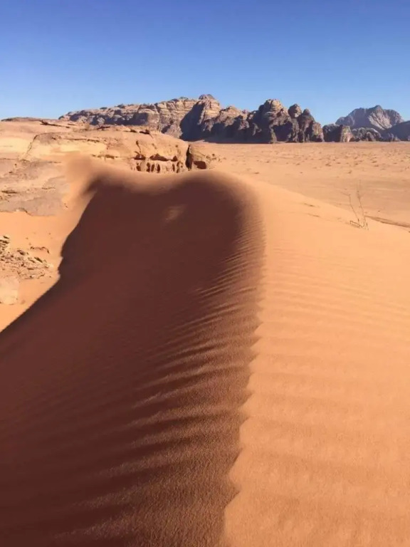WADI RUM-Bedouin Tents and Jeep Tours