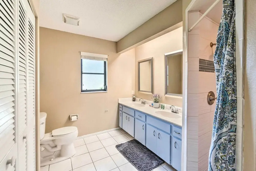 4 Mi to Beaches: Home w/ Lanai & Yard in Venice!