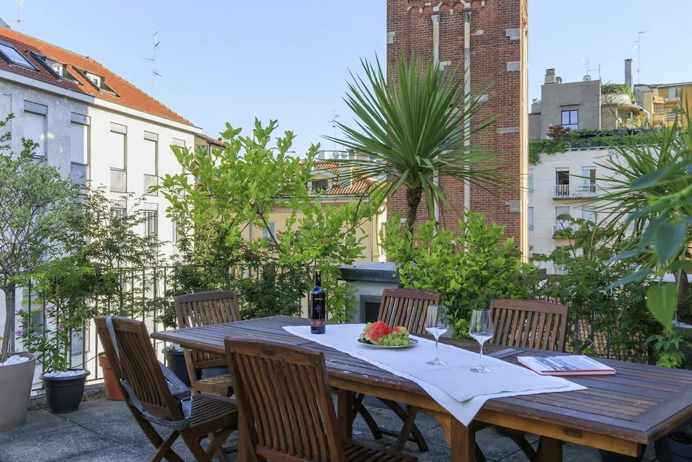 Corso Venezia - Elegant 1 BR apt With Shared Rooftop Terrace in the Heart of Milan