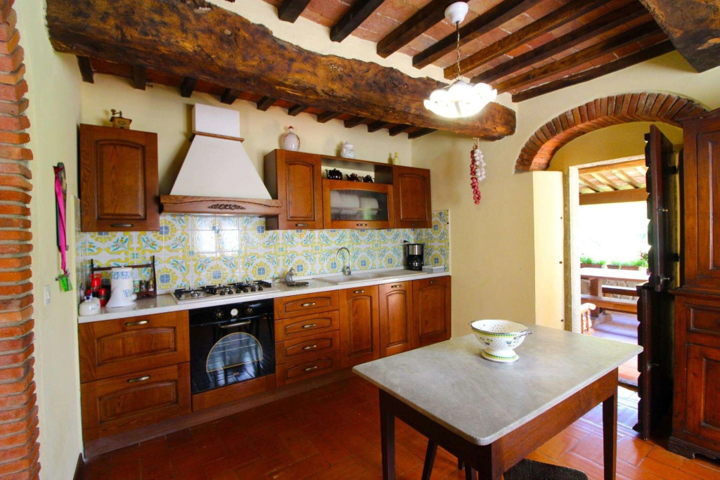 Stunning private villa for 6 guests with private pool, TV, pets allowed and parking