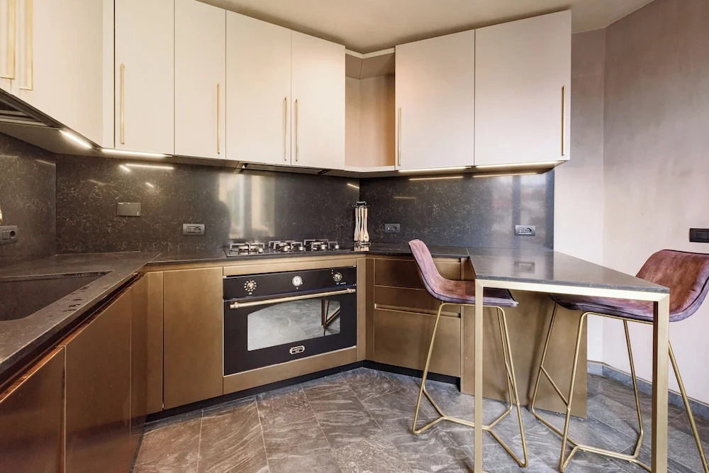 Regina House by MMega