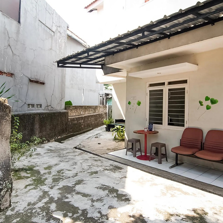 Spot On 3988 Kost Carmelia Baranangsiang Syariah