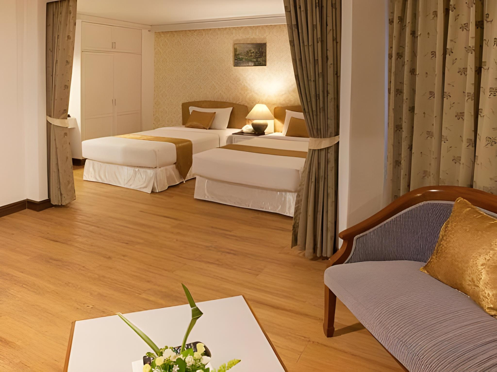 Summit Pavilion Hotel
