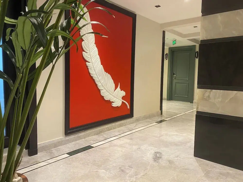 İn The Middle Hotel