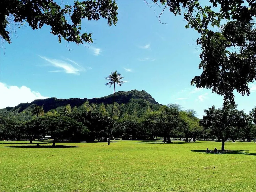 Diamond Head Beach Hotel 805