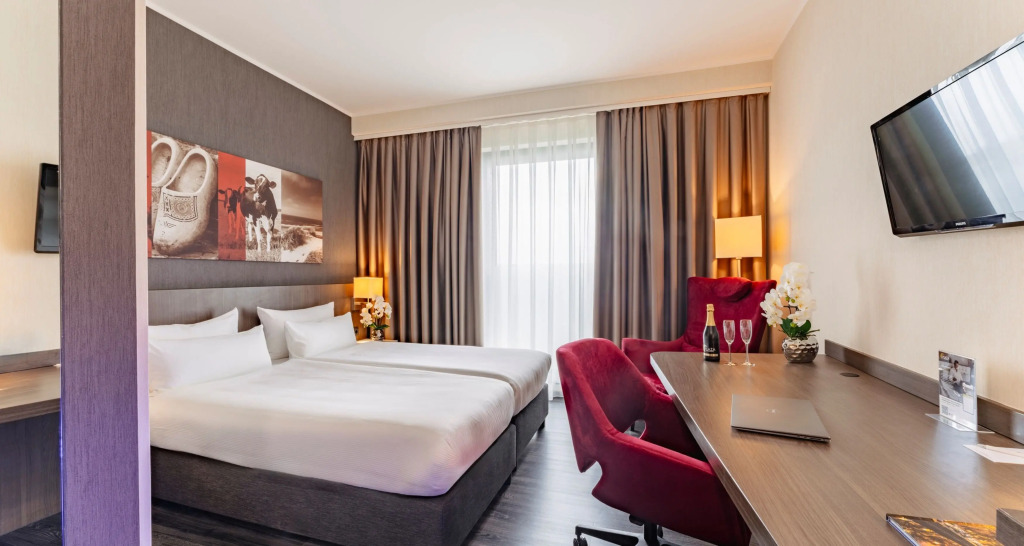 Отель Plaza Premium Grand Winston