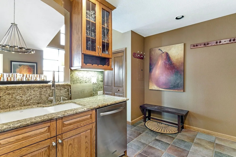 330 Chapel Square 3 Bedroom Condo by RedAwning