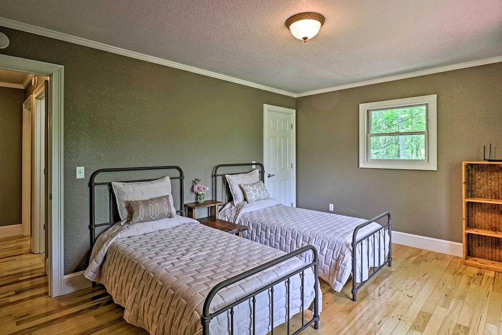 Private Bryson City Ranch Retreat w/ Mtn Views!
