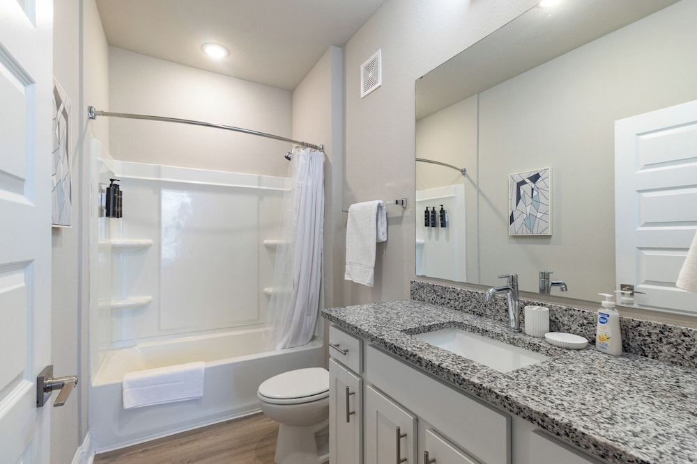 Landing Apartments Near North Okaloosa Medical Center