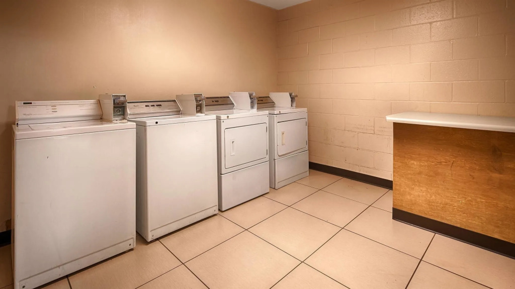 Отель Greenville Airport Inn
