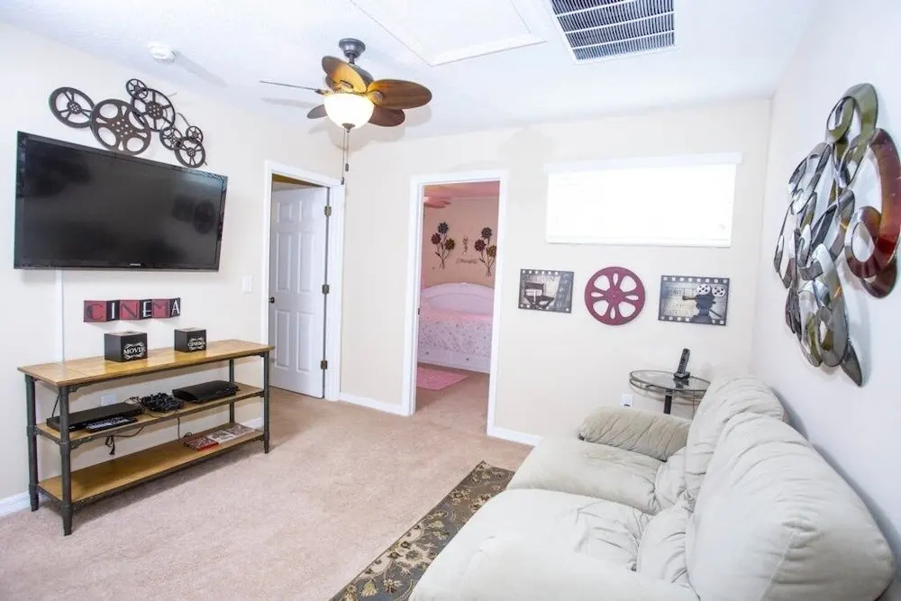 6-bedroom house w/ private pool 10 min from Disney