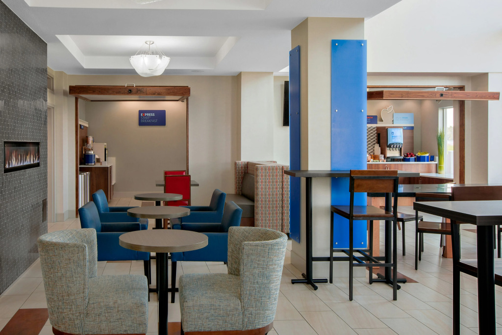 Holiday Inn Express Hotel & Suites Ontario by IHG