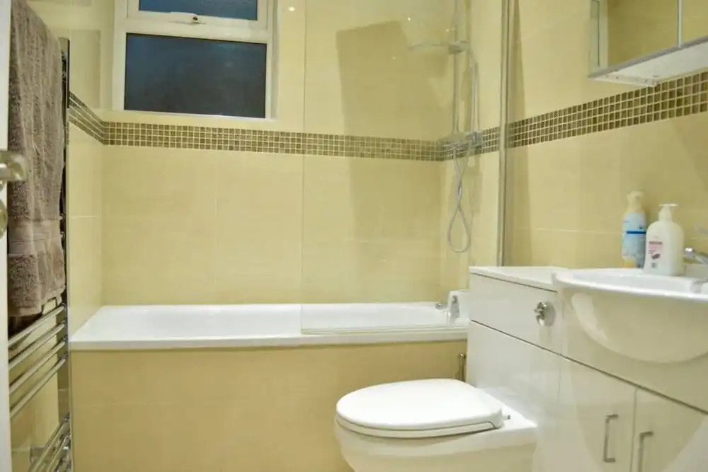 3 Bedroom House In Tooting With Garden