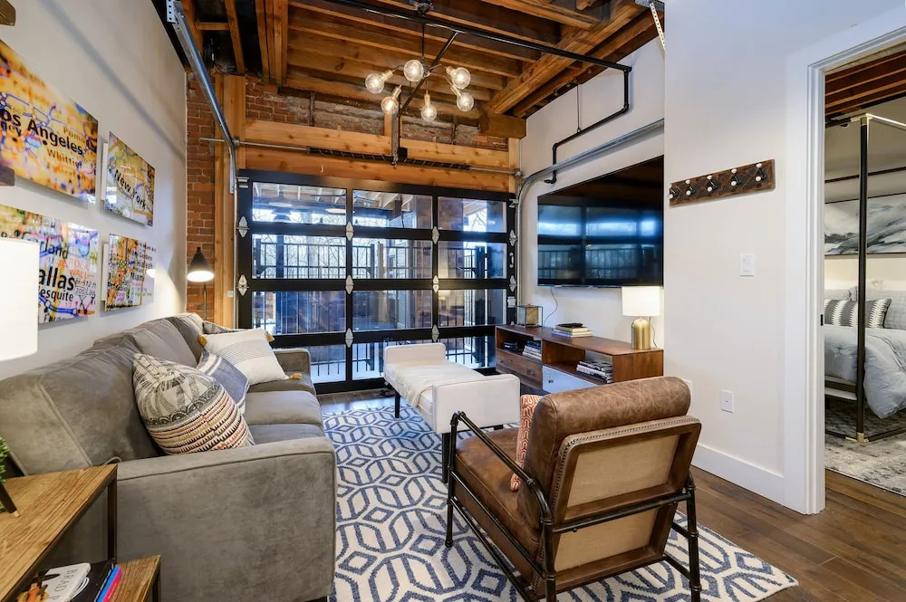 New Listing! Chic W/ Pool & Rooftop Deck 1 Bedroom Condo