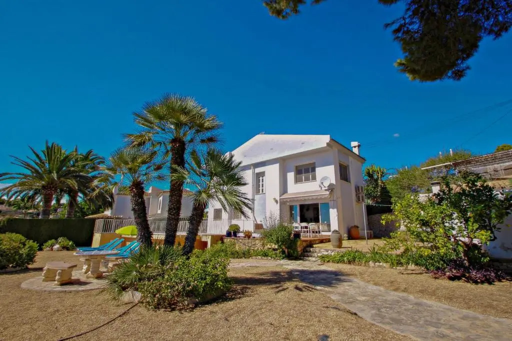 Celia - oceanfront villa in Costa Blanca