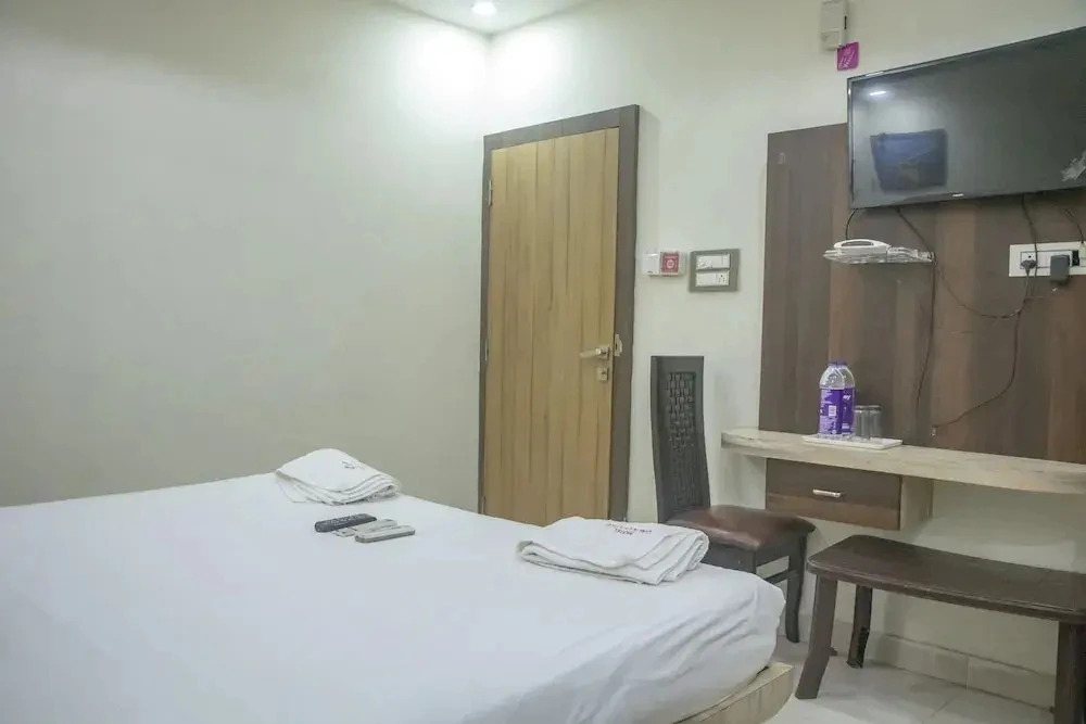 OYO 6883 Hotel Galaxy Star