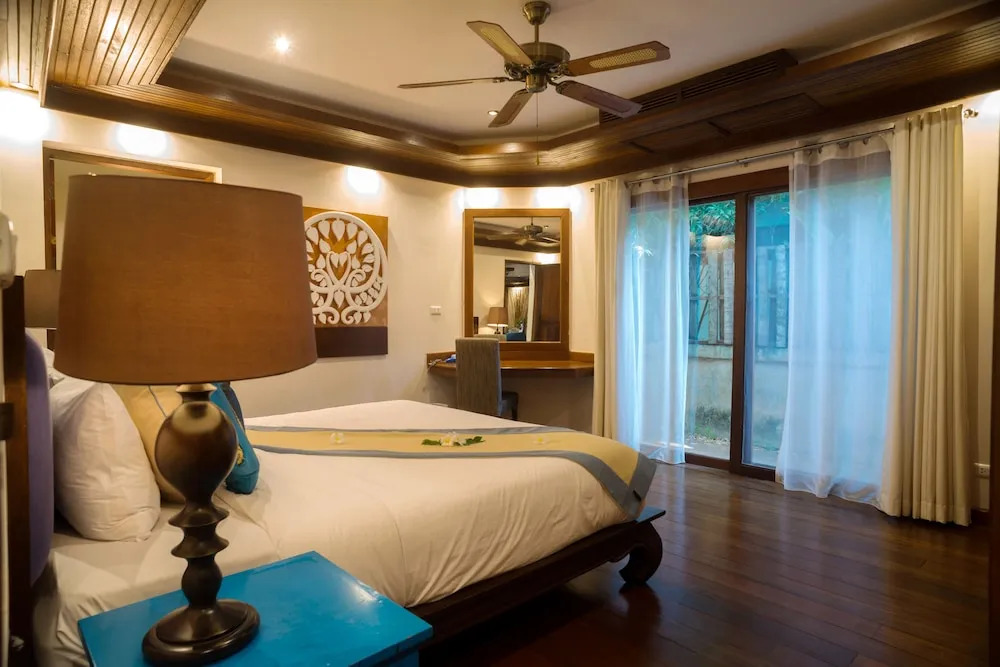 Beachfront Resort Villa Baan Tawan 3BR