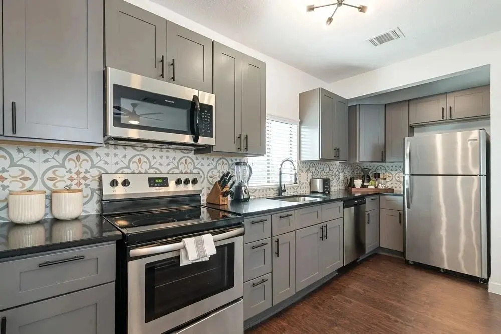 Lovely Montrose Suites by Sonder
